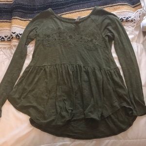 CUTE GREEN SHIRT!!